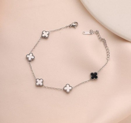 צמיד יוקרתי בעיצוב עדין ומרהיב