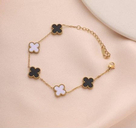 צמיד יוקרתי בעיצוב עדין ומרהיב