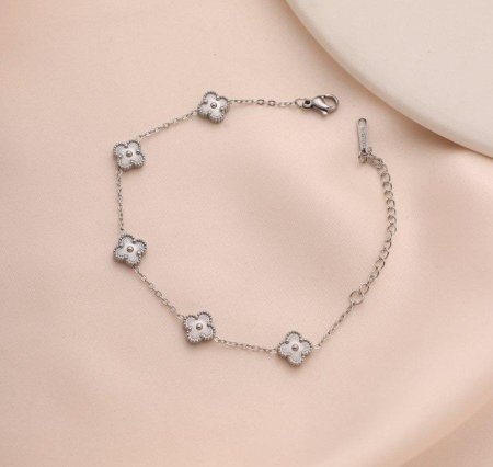 צמיד יוקרתי בעיצוב עדין ומרהיב