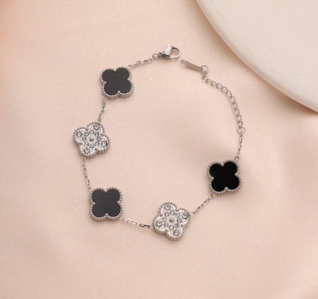 צמיד יוקרתי בעיצוב עדין ומרהיב