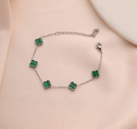 צמיד יוקרתי בעיצוב עדין ומרהיב