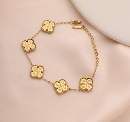 צמיד יוקרתי בעיצוב עדין ומרהיב