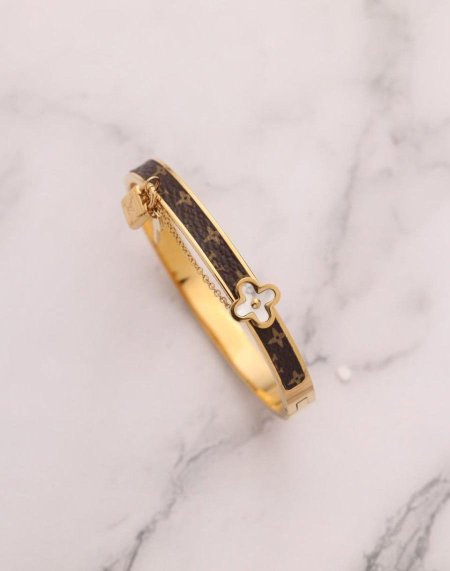 צמיד יוקרתי בעיצוב עדין ומרהיב