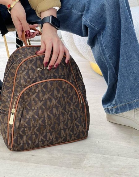 תיק יוקרתי בעיצוב מרשים ונוחות מושלמת