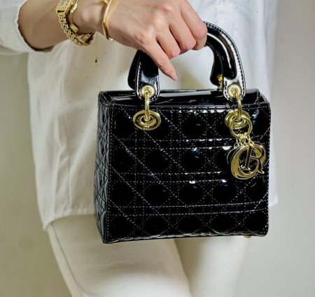 תיק יוקרתי בעיצוב מרשים ונוחות מושלמת