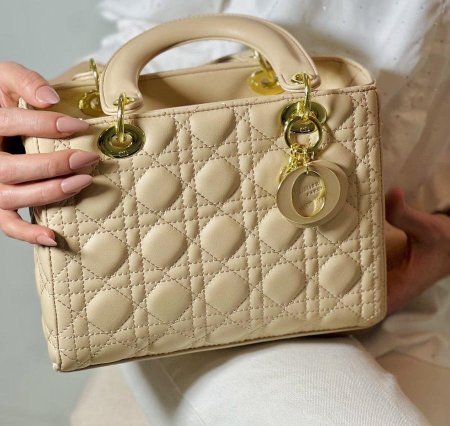 תיק יוקרתי בעיצוב מרשים ונוחות מושלמת