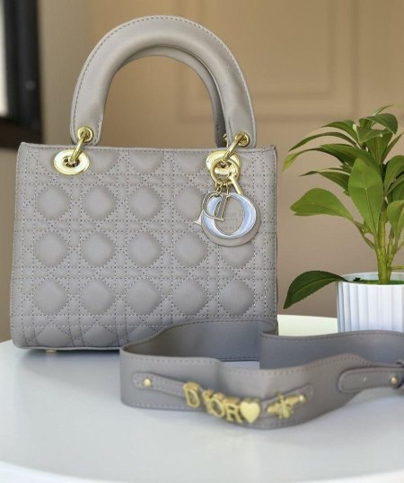 תיק יוקרתי בעיצוב מרשים ונוחות מושלמת