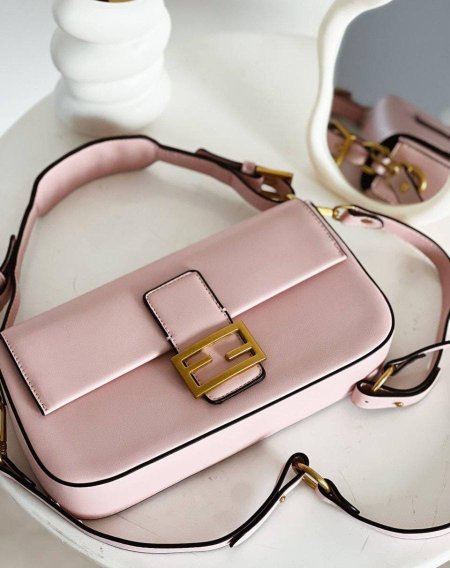 תיק יוקרתי בעיצוב מרשים ונוחות מושלמת