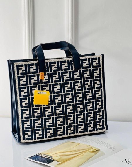 תיק יוקרתי בעיצוב מרשים ונוחות מושלמת