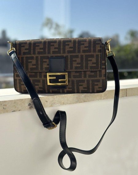 תיק יוקרתי בעיצוב מרשים ונוחות מושלמת