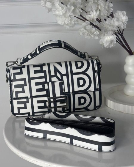 תיק יוקרתי בעיצוב מרשים ונוחות מושלמת